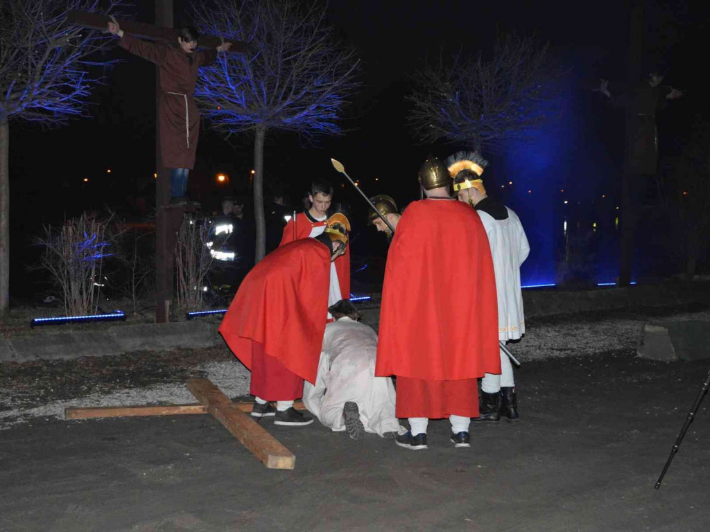 Kujawskie Misterium Męki Pańskiej: Biczowanie Jezusa Chrystusa i Droga Krzyżowa [FOTO] - MojaKruszwica.pl