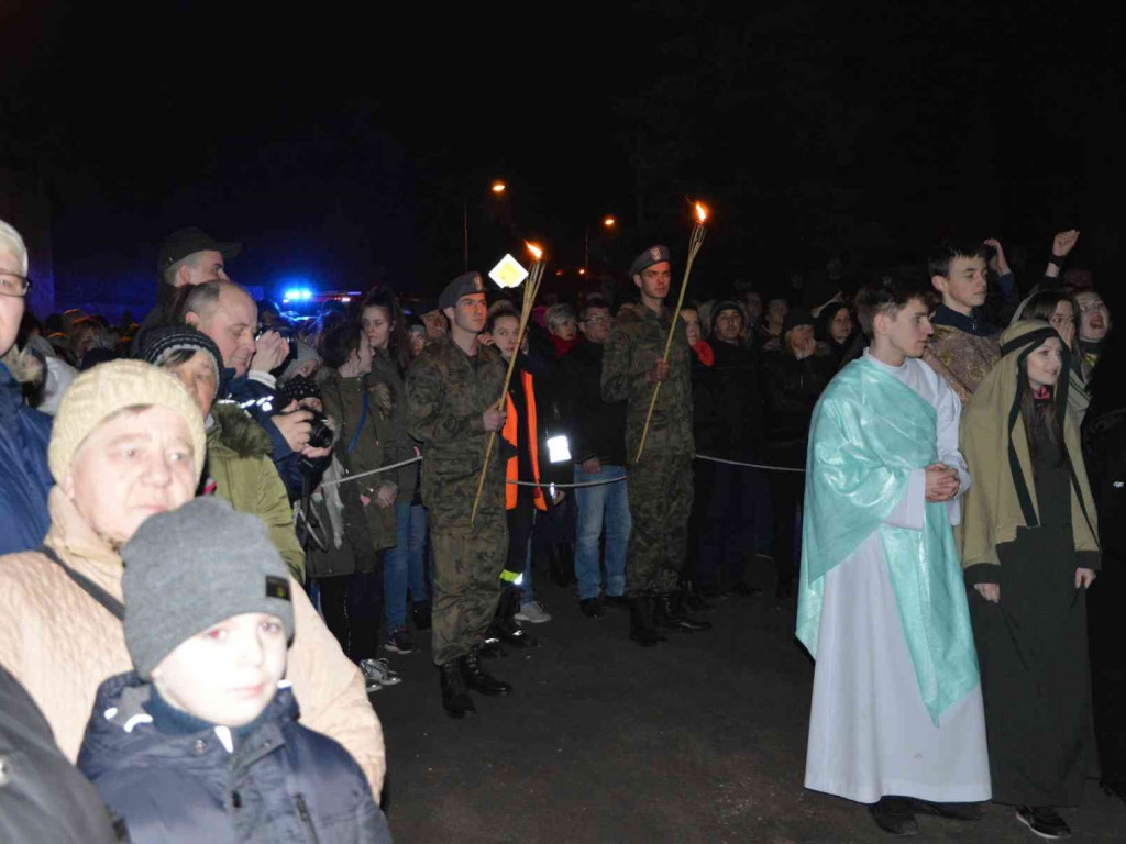 Kujawskie Misterium Męki Pańskiej: Biczowanie Jezusa Chrystusa i Droga Krzyżowa [FOTO] - MojaKruszwica.pl