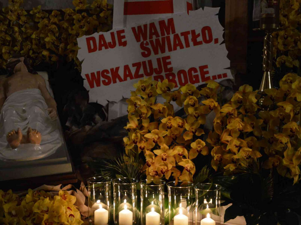 Wielki Piątek. Upamiętniamy śmierć Jezusa Chrystusa na krzyżu. Zobacz zdjęcia z uroczystości [FOTO]