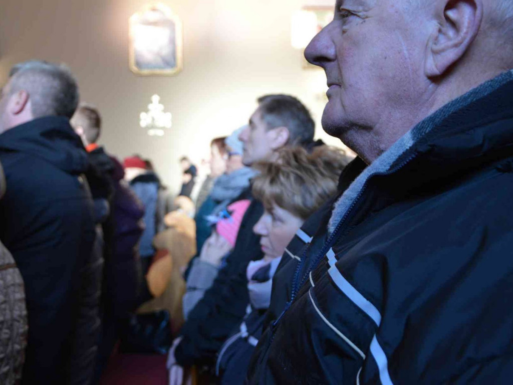 Wielki Piątek. Upamiętniamy śmierć Jezusa Chrystusa na krzyżu. Zobacz zdjęcia z uroczystości [FOTO]