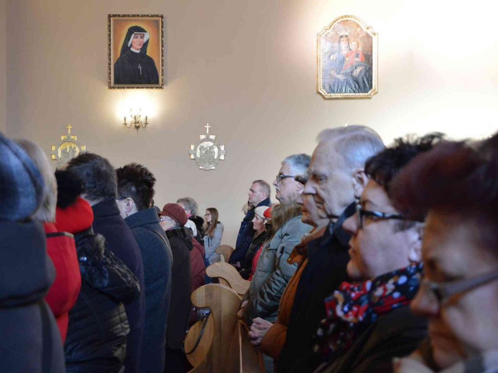 Wielki Piątek. Upamiętniamy śmierć Jezusa Chrystusa na krzyżu. Zobacz zdjęcia z uroczystości [FOTO]