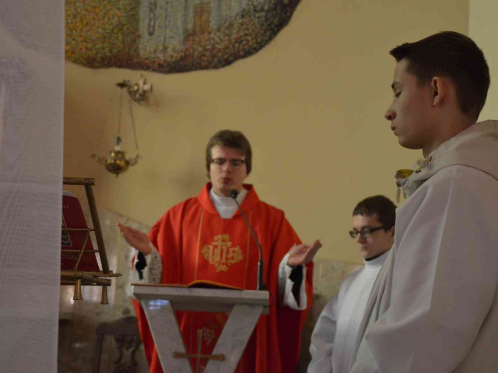 Wielki Piątek. Upamiętniamy śmierć Jezusa Chrystusa na krzyżu. Zobacz zdjęcia z uroczystości [FOTO]