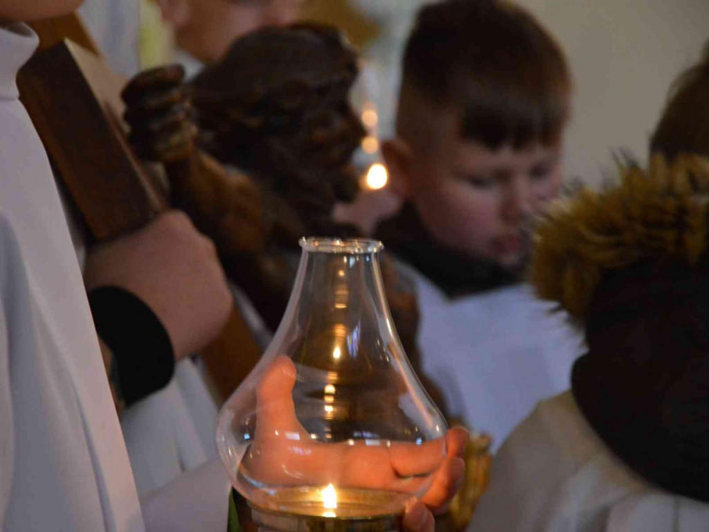 Wielki Piątek. Upamiętniamy śmierć Jezusa Chrystusa na krzyżu. Zobacz zdjęcia z uroczystości [FOTO]