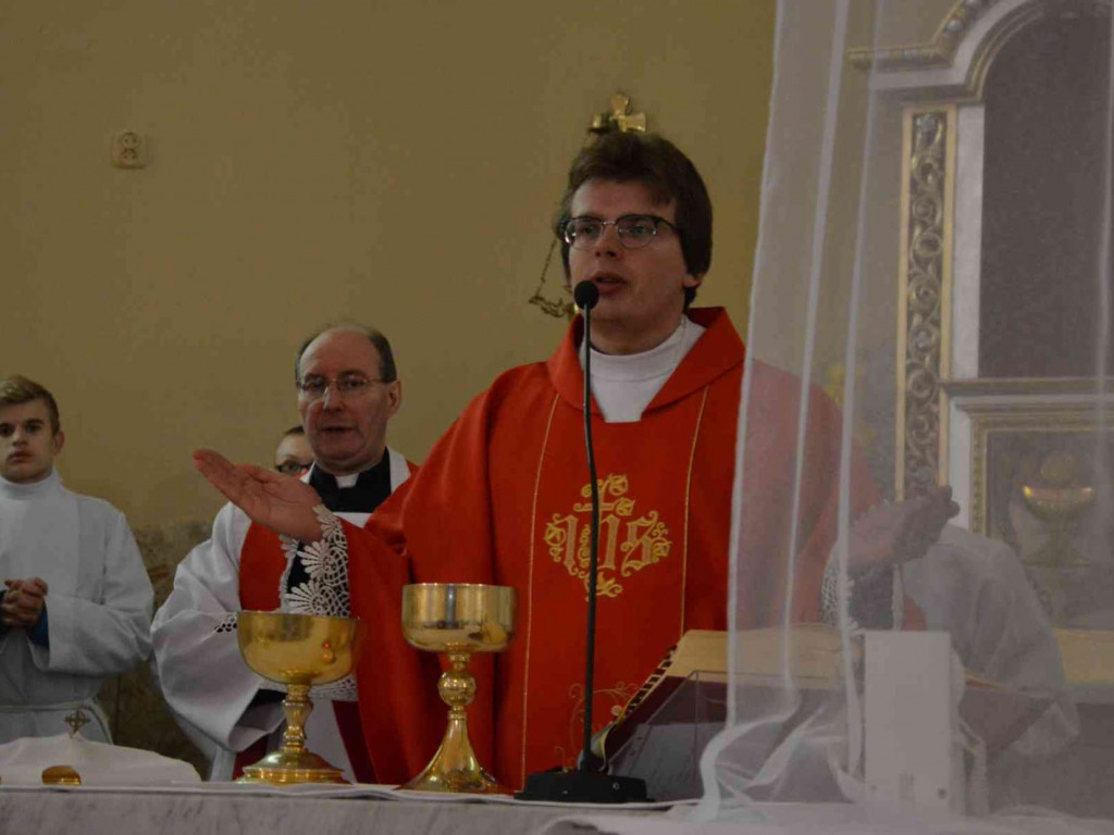 Wielki Piątek. Upamiętniamy śmierć Jezusa Chrystusa na krzyżu. Zobacz zdjęcia z uroczystości [FOTO]