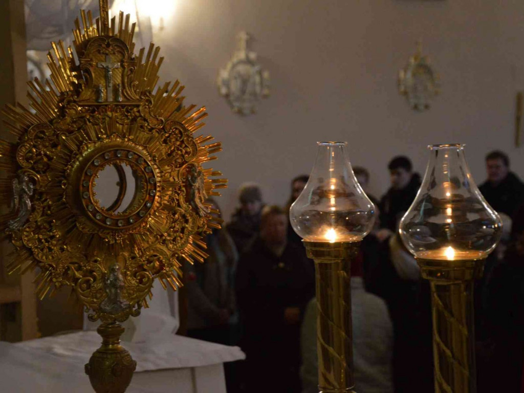 Wielki Piątek. Upamiętniamy śmierć Jezusa Chrystusa na krzyżu. Zobacz zdjęcia z uroczystości [FOTO]