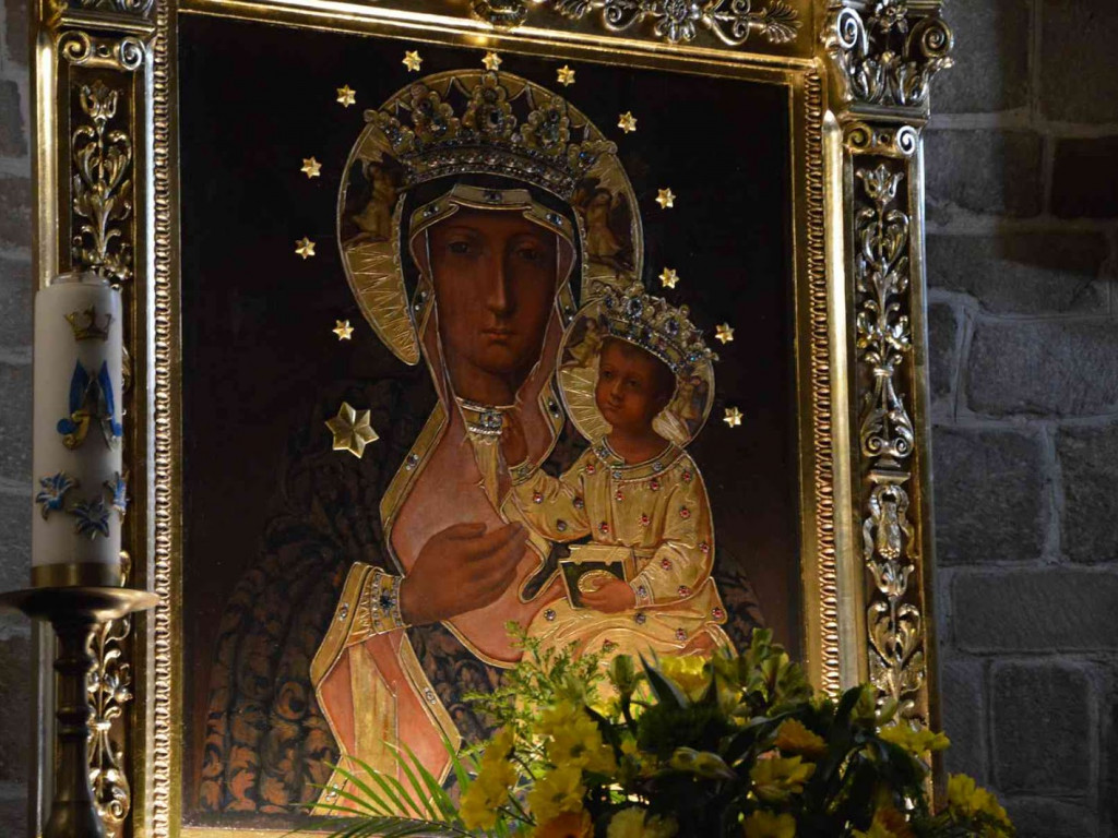 Wielkanocny koszyk. Kruszwiczanie ze święconką w kościołach [FOTO]