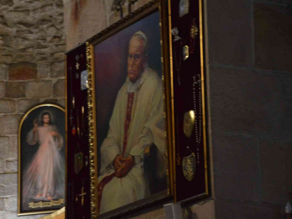 Wielkanocny koszyk. Kruszwiczanie ze święconką w kościołach [FOTO]