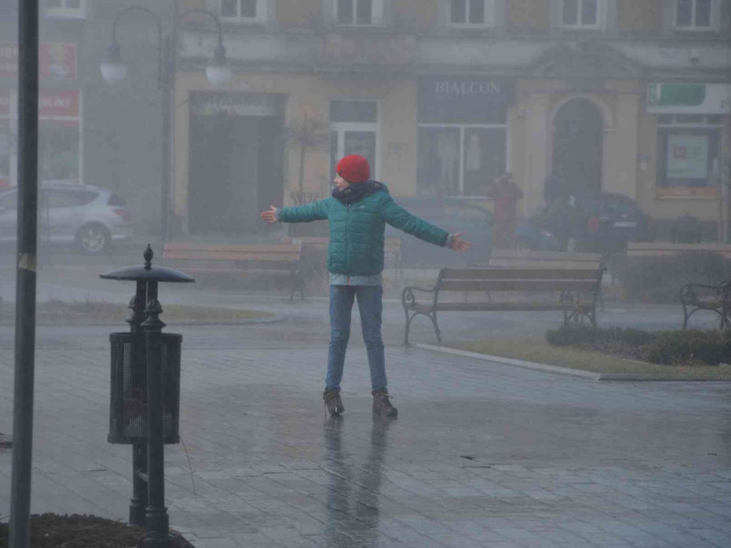 Strażacy podtrzymali tradycję. Na rynku zorganizowano wielki dyngus [FOTO+VIDEO]