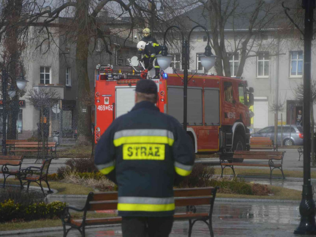 Strażacy podtrzymali tradycję. Na rynku zorganizowano wielki dyngus [FOTO+VIDEO]