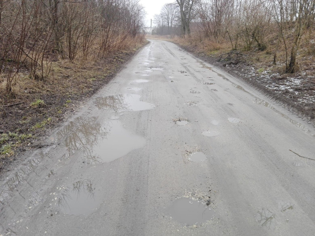 Internauci: Zróbcie coś z drogą w miejscowości Maszenice!