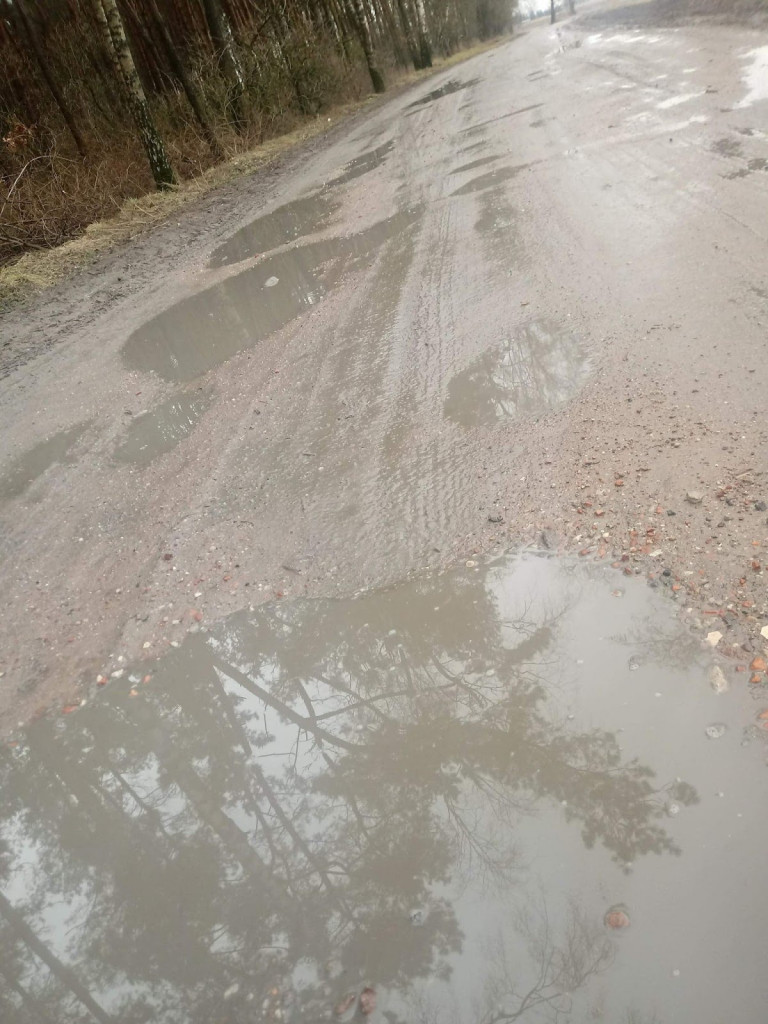 Internauci: Zróbcie coś z drogą w miejscowości Maszenice!
