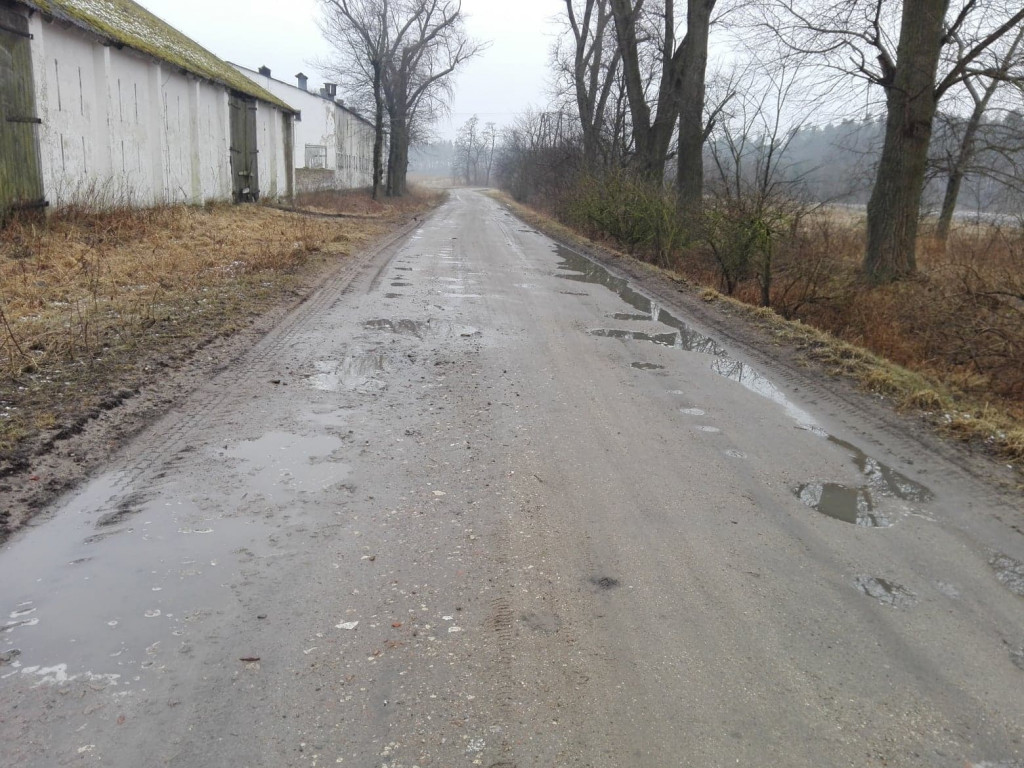 Internauci: Zróbcie coś z drogą w miejscowości Maszenice!