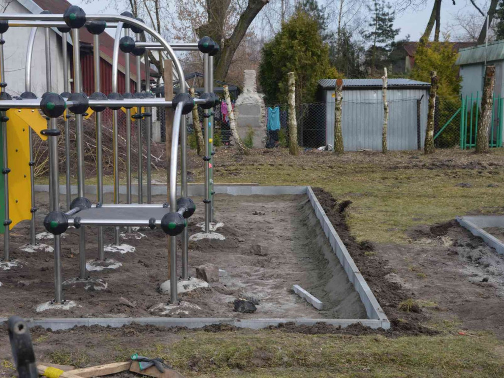 Ruszyła budowa nowych placów zabaw [FOTO]