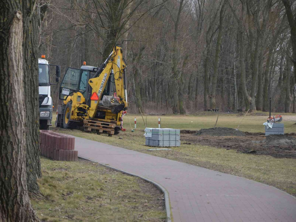 Ruszyła budowa nowych placów zabaw [FOTO]