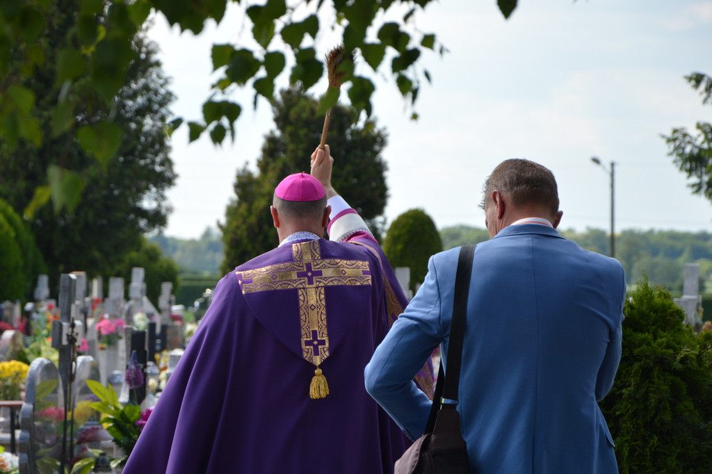 Sławsk Wielki: Prymas Polski modlił się za zmarłych