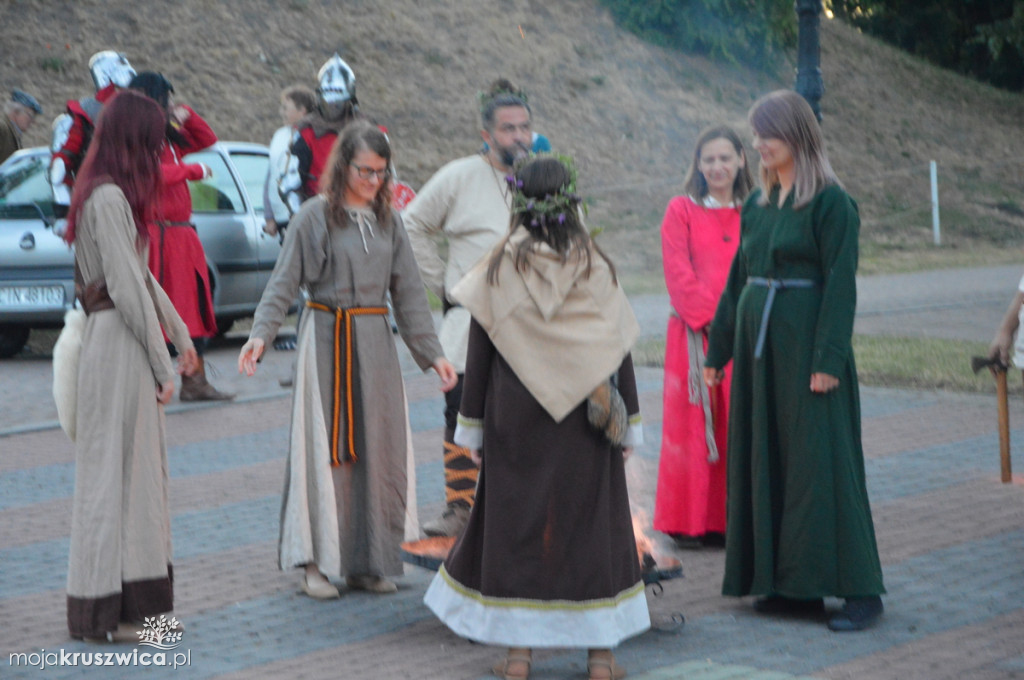 Walki rycerskie i pokazy z ogniem