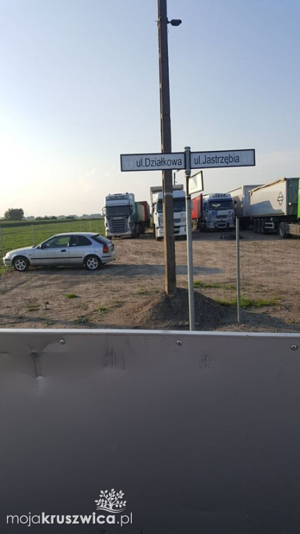 Na Orlej jak na safari. Mieszkańcy oburzeni stanem drogi [VIDEO, FOTO]