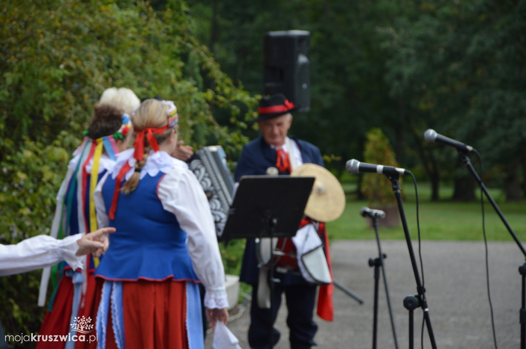 Folklor przy pałacu