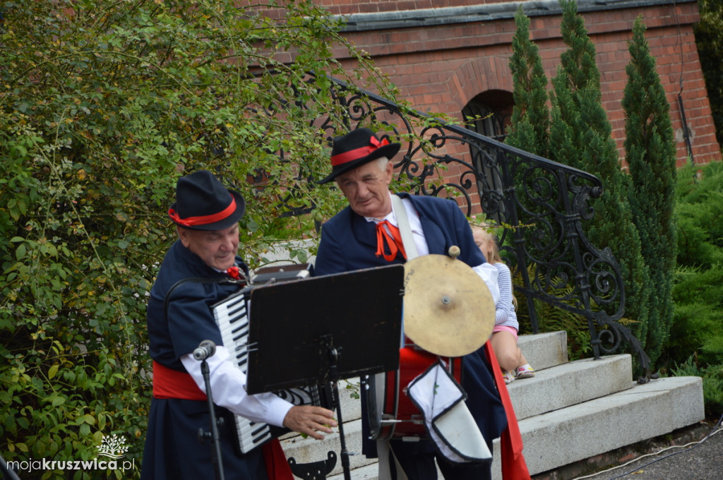 Folklor przy pałacu