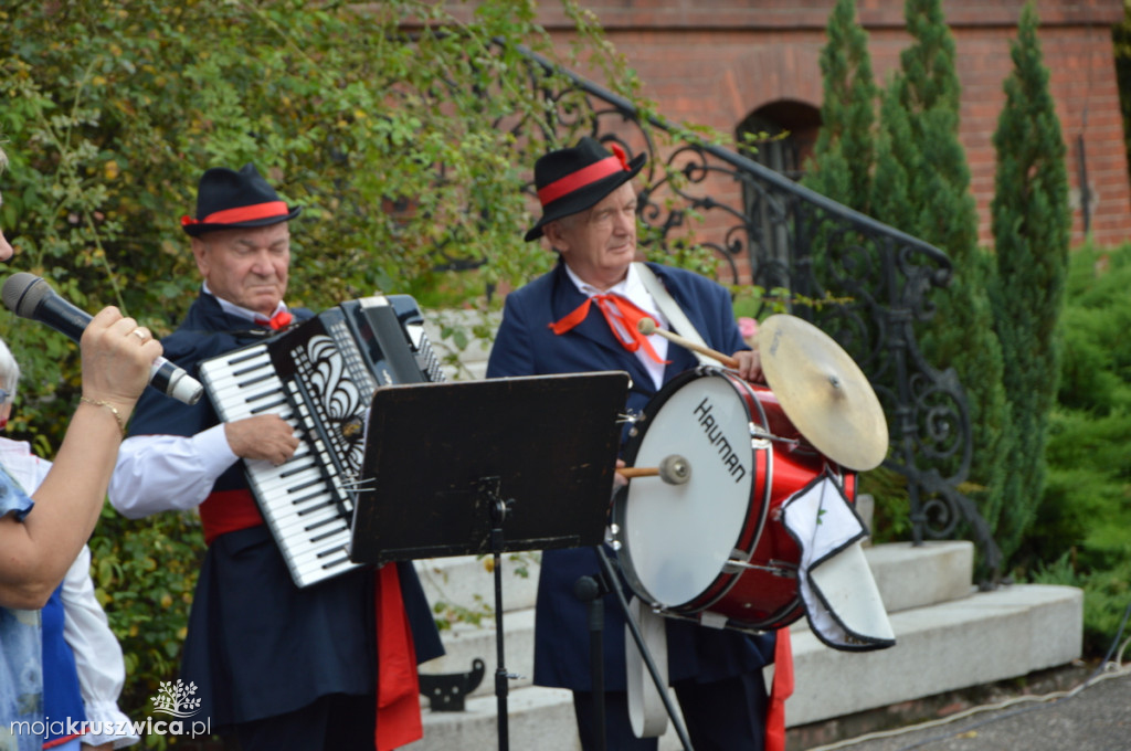 Folklor przy pałacu