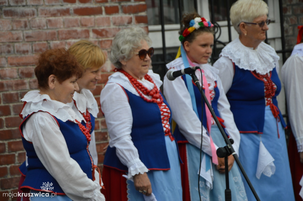 Folklor przy pałacu