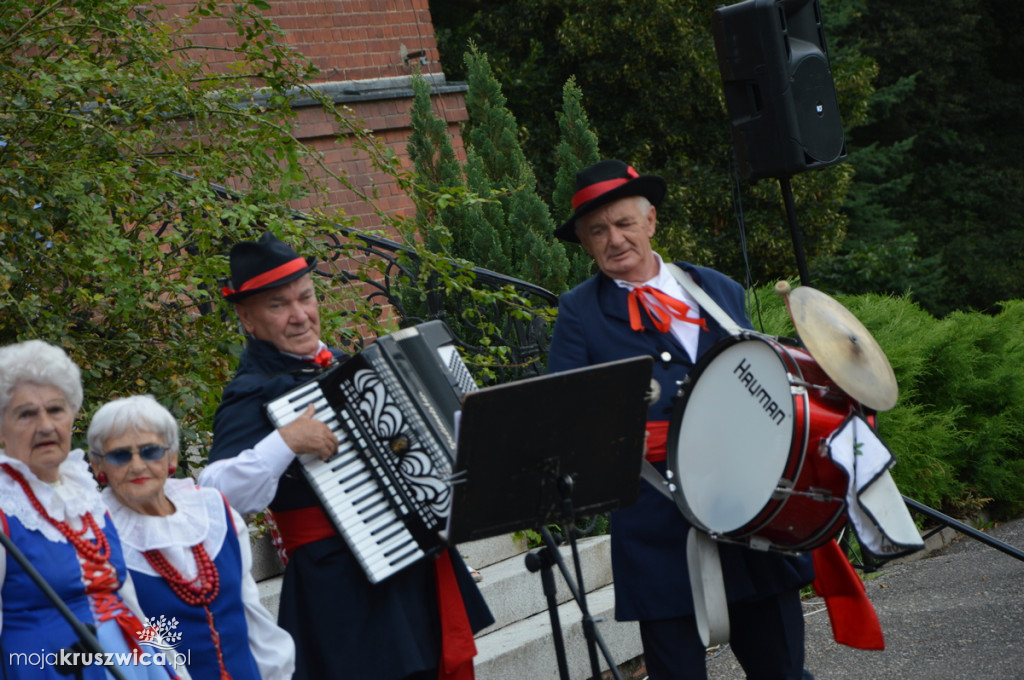 Folklor przy pałacu