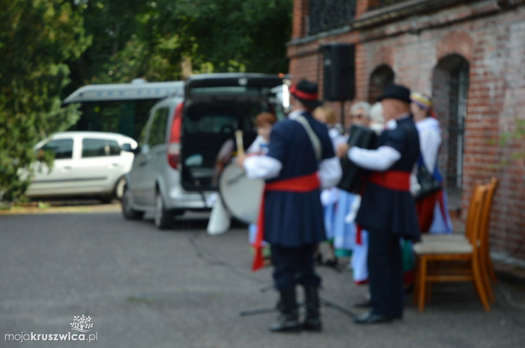 Folklor przy pałacu