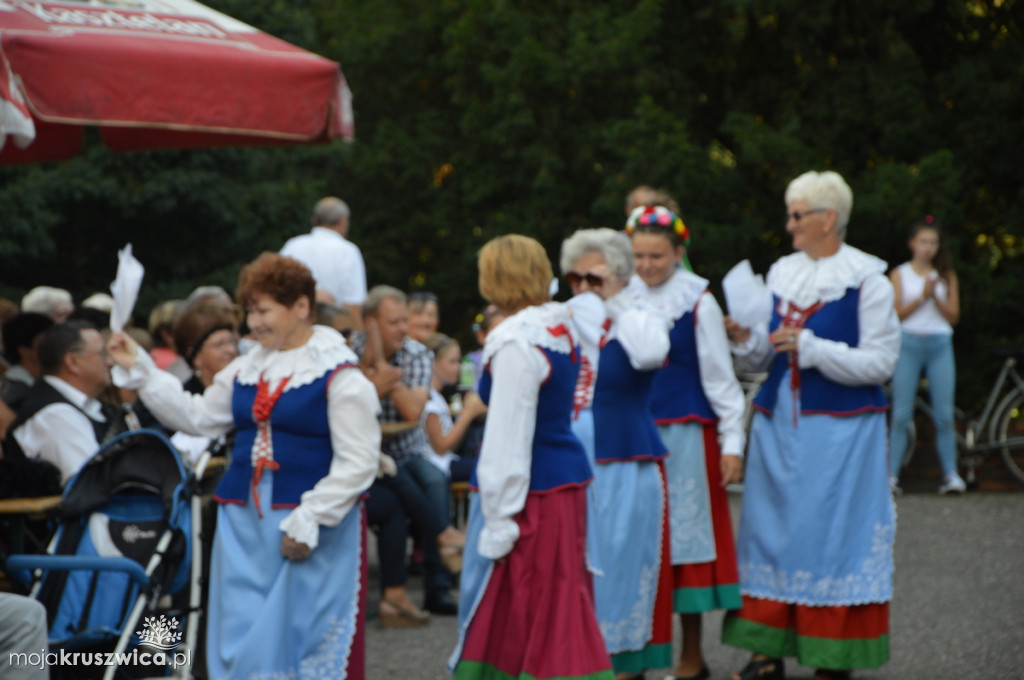 Folklor przy pałacu