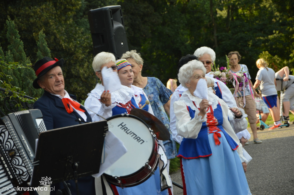 Folklor przy pałacu