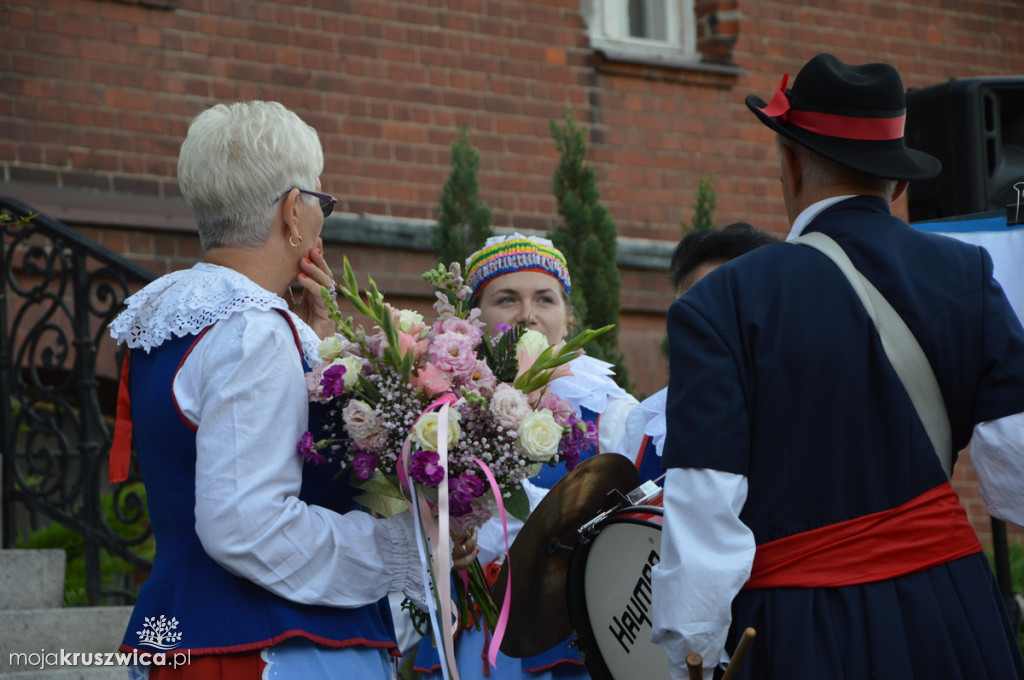 Folklor przy pałacu