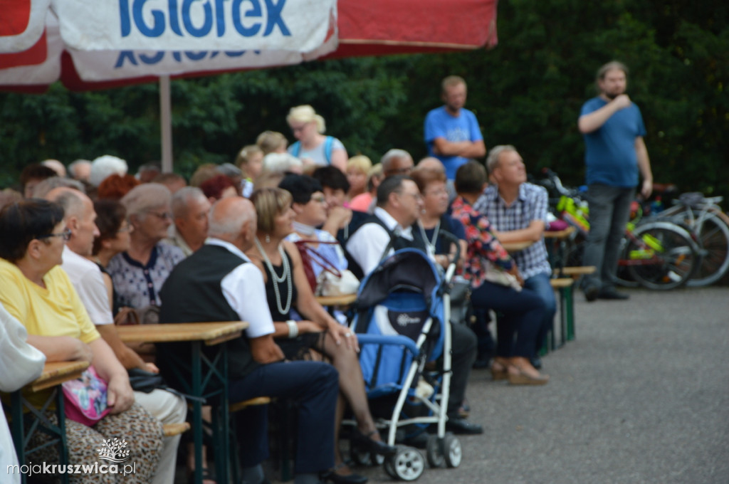 Folklor przy pałacu