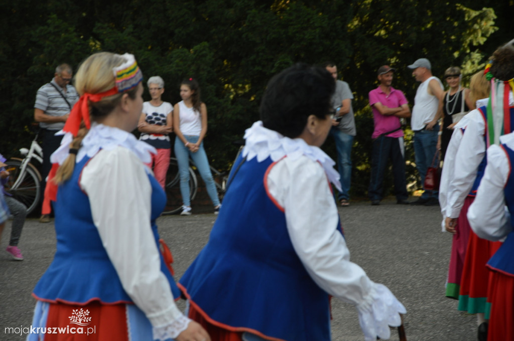 Folklor przy pałacu