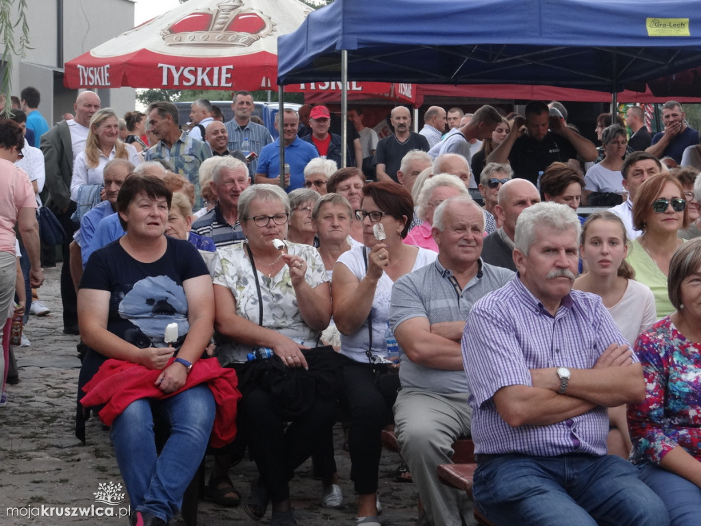 Występ kapeli podwórkowej. Imieniny Marii