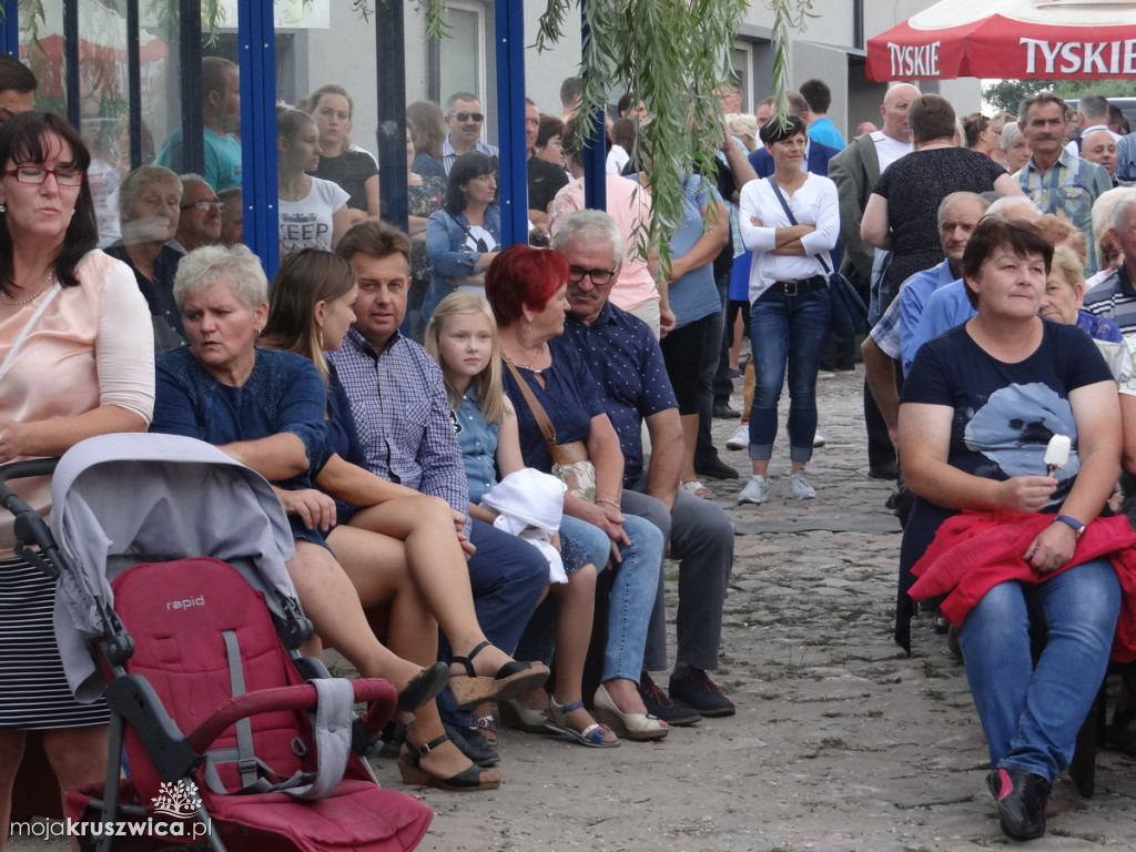 Występ kapeli podwórkowej. Imieniny Marii