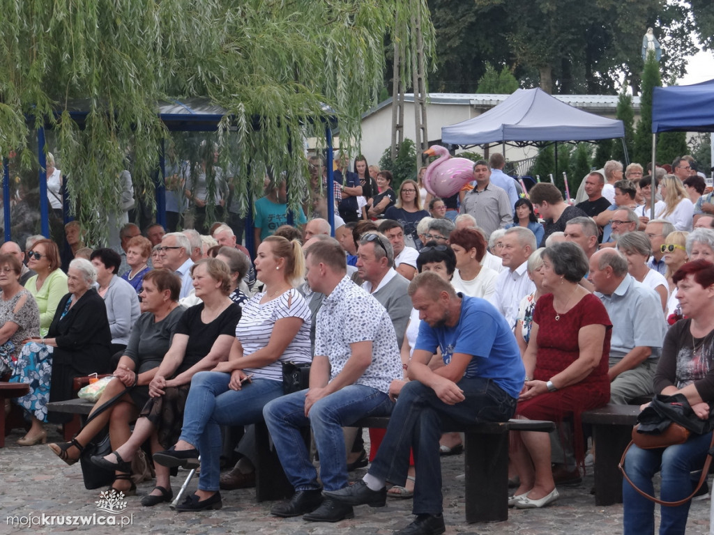 Występ kapeli podwórkowej. Imieniny Marii