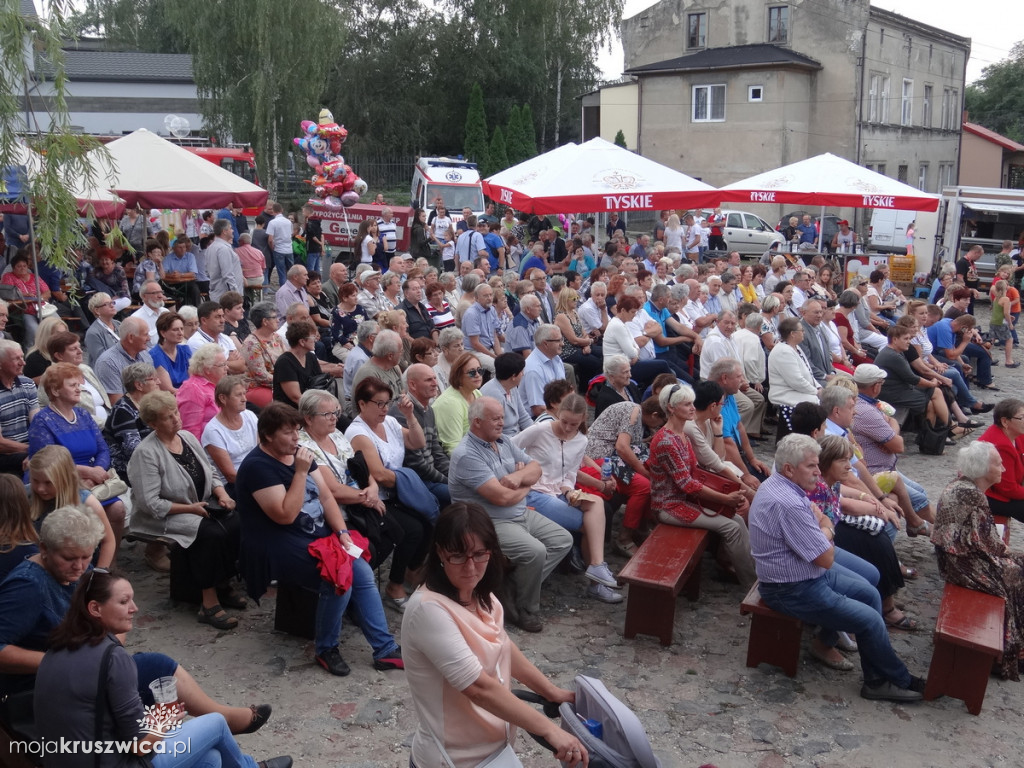 Występ kapeli podwórkowej. Imieniny Marii