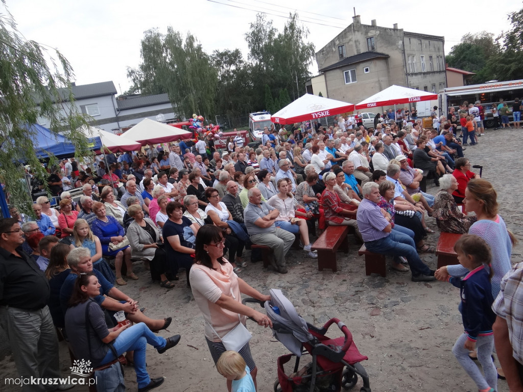 Występ kapeli podwórkowej. Imieniny Marii