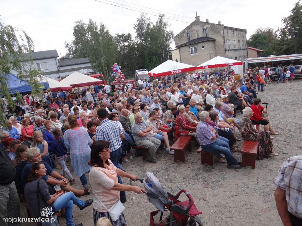 Występ kapeli podwórkowej. Imieniny Marii