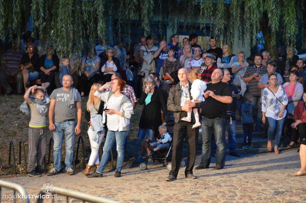 Zdarta Płyta, Trzy Gitary oraz Zespół Impress.