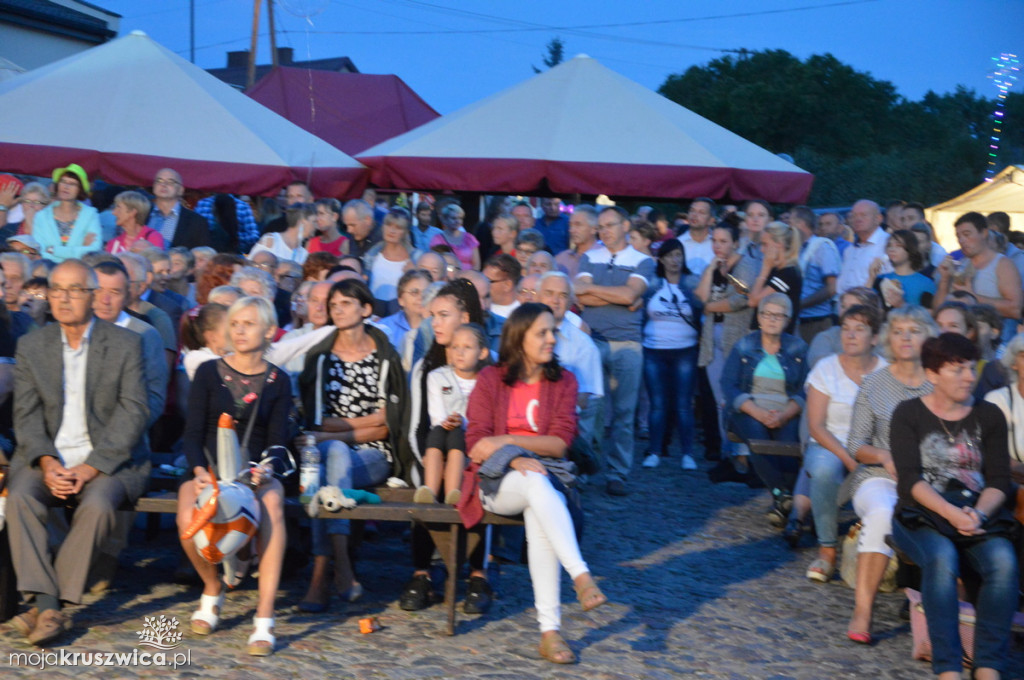 Zdarta Płyta, Trzy Gitary oraz Zespół Impress.