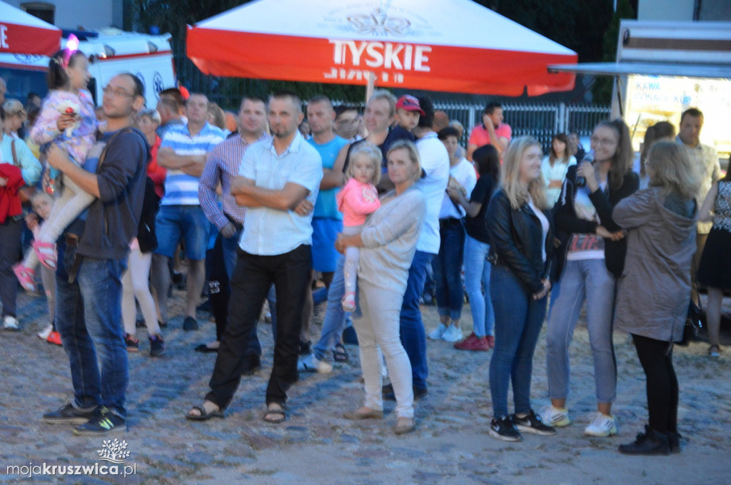 Zdarta Płyta, Trzy Gitary oraz Zespół Impress.