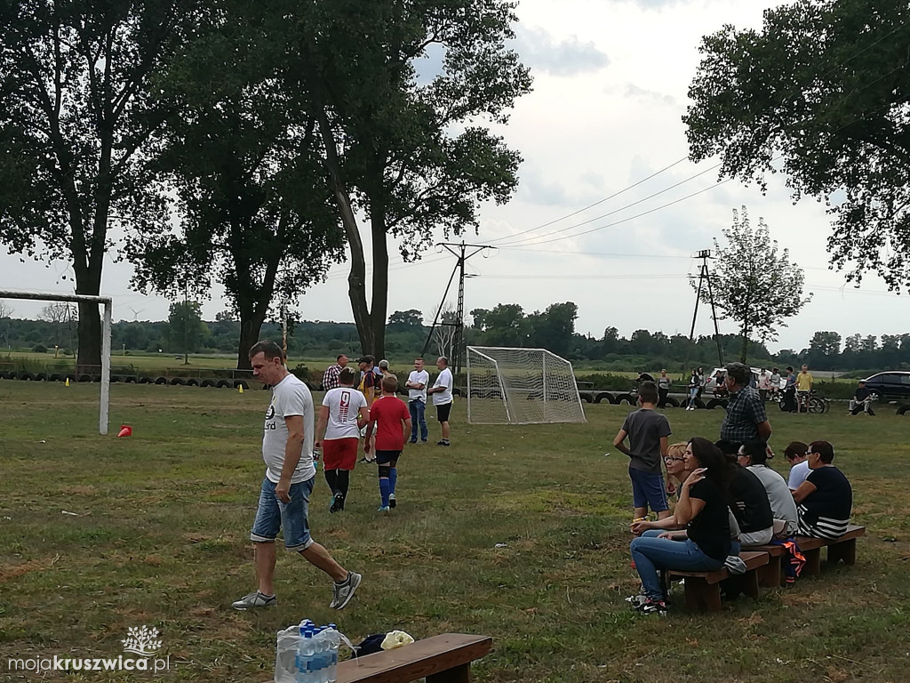 Festyn z piłką w tle