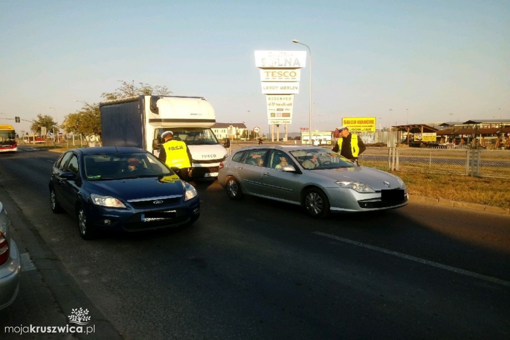 Kontrolowali kierowców w poniedziałkowy poranek
