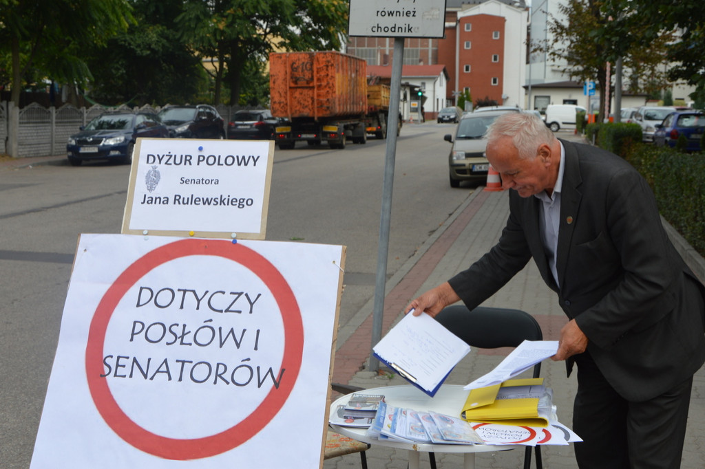 Senator Rulewski ogłosił dyżur polowy pod cukrownią