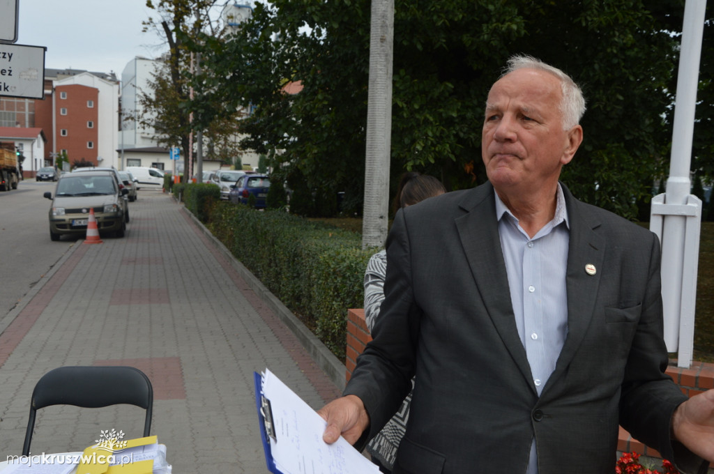 Senator Rulewski ogłosił dyżur polowy pod cukrownią