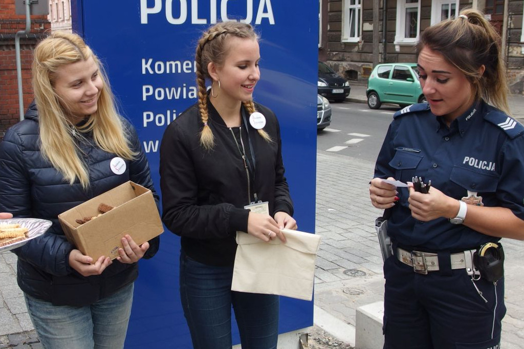 AS odwiedził policję