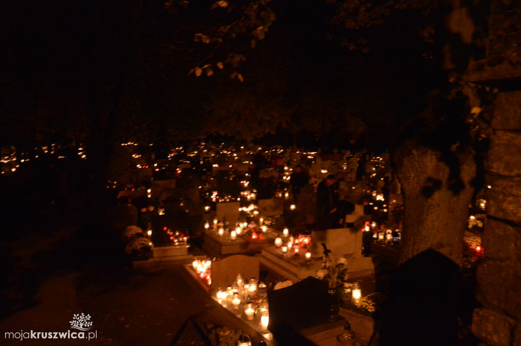 Tysiące zniczy na kruszwickim cmentarzu