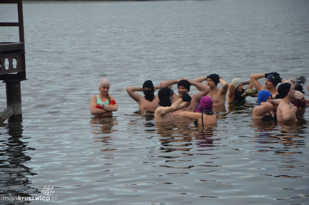 Niedzielne morsowanie na dzikiej plaży