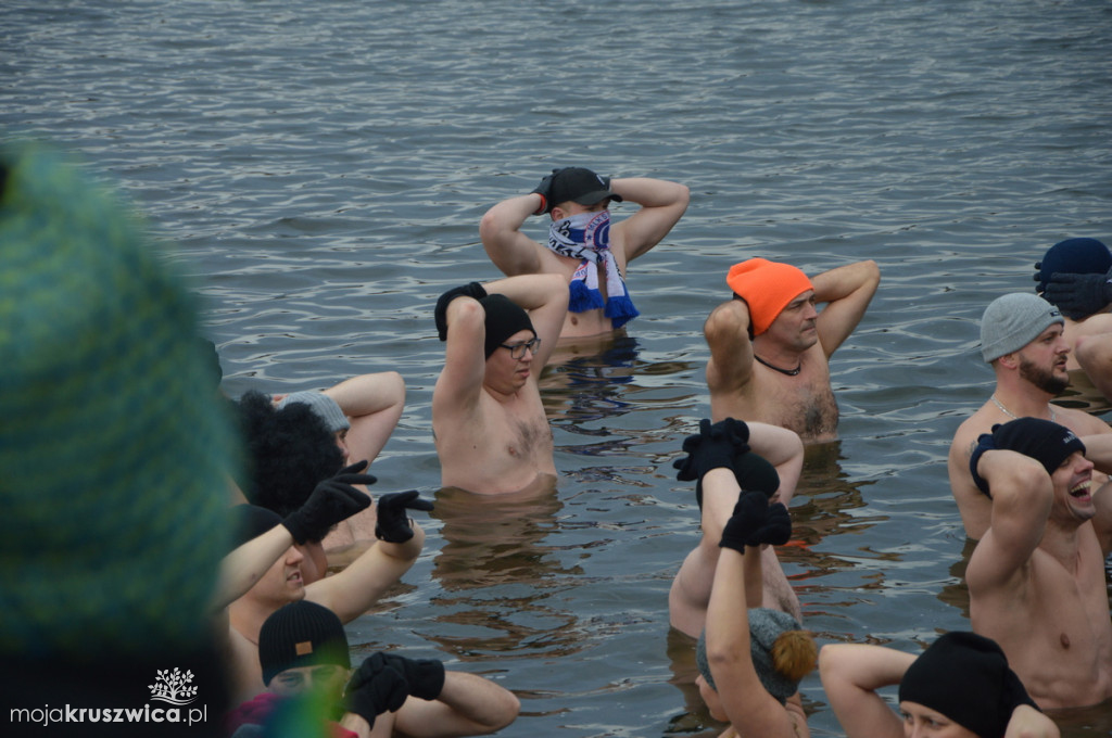 Niedzielne morsowanie na dzikiej plaży