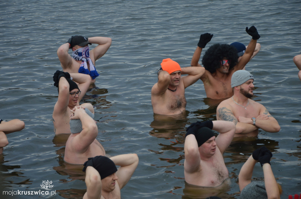 Niedzielne morsowanie na dzikiej plaży